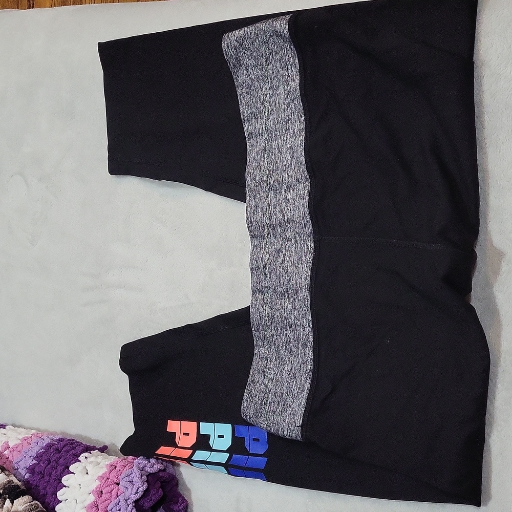 Victoria's Secret PINK Capri Leggings - Picture 6 of 12